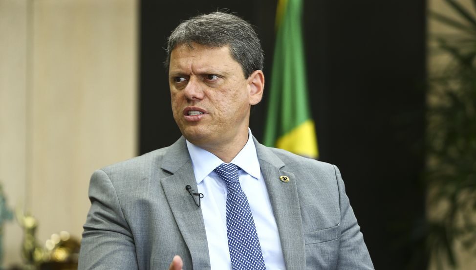 Tarcísio afirma PCC possui 1,1 mil postos de gasolina e estão adquirindo usinas de etanol