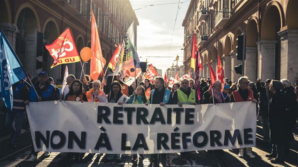 A Luta Persiste: Protestos na França Contra a Reforma da Previdência Continuam