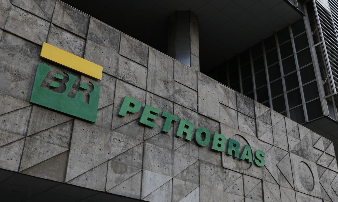 Petrobras entrará com recurso contra suspensão de conselheiro