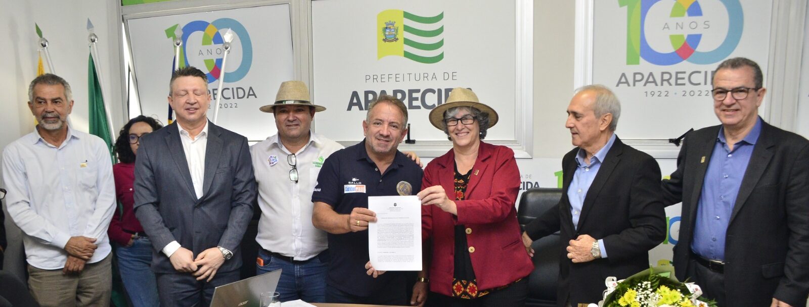 Prefeito Vilmar Mariano assina termo de permissão para Agrobusiness Show