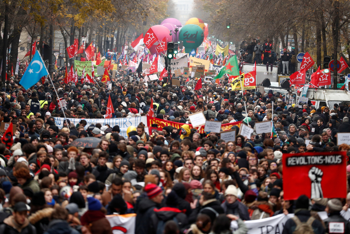 Milhares protestam no 1º de maio na França contra a reforma da Previdência e preocupações com a inflação