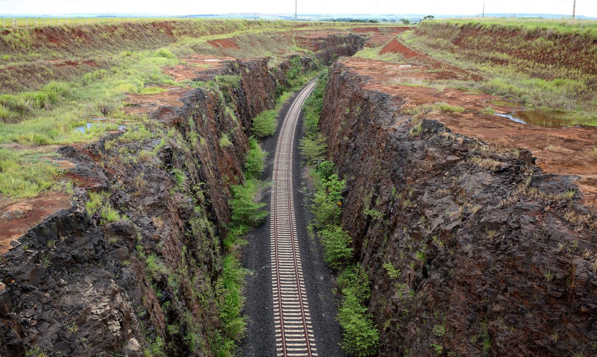 Após mais de 35 anos, Ferrovia Norte-Sul tem obras concluídas