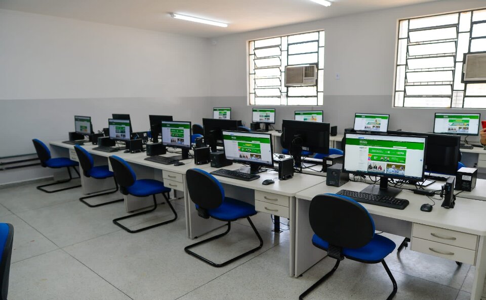 Caiado inaugura Escola Padrão Século XXI em Teresina de Goiás