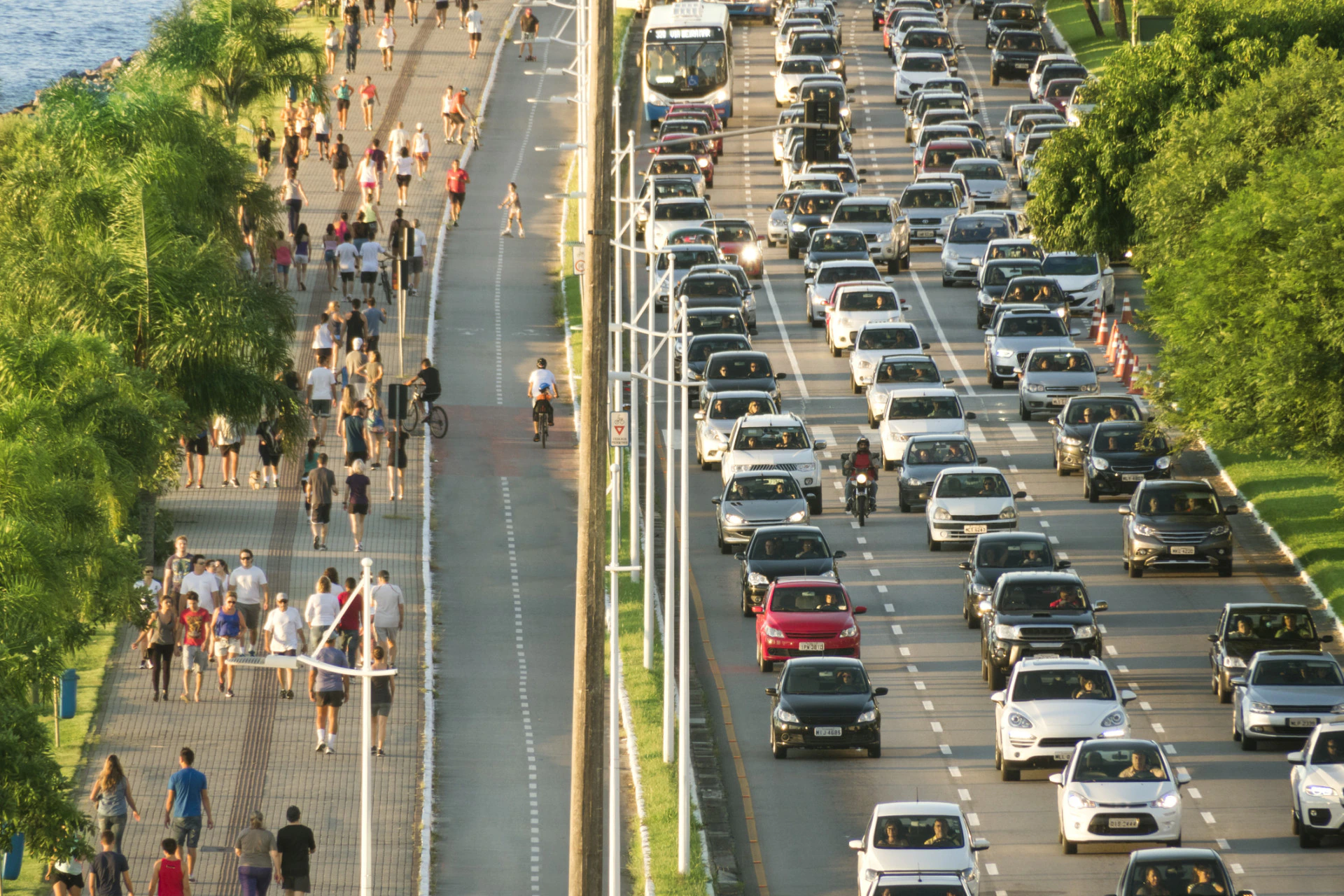 Engenheiro civil prevê um “trânsito cada vez mais travado” como futuro de Goiânia