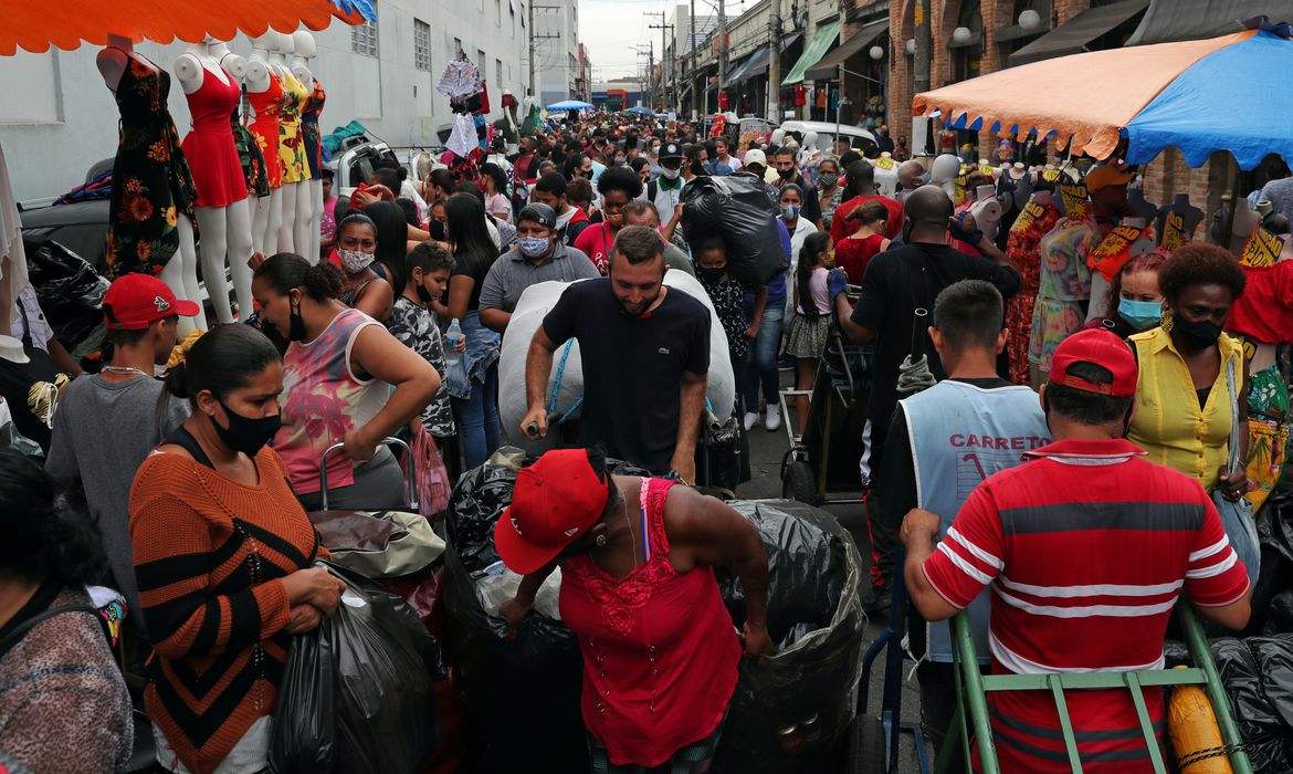 Pesquisa mostra que 31% dos brasileiros precisam complementar renda