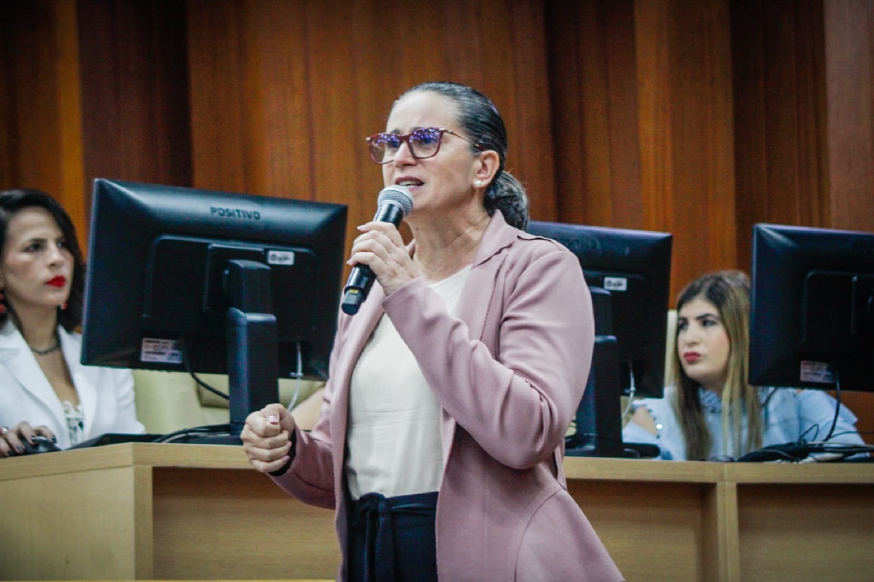 Crise nas maternidades: vereadora Kátia Maria diz que falta de pagamento é descaso da Prefeitura