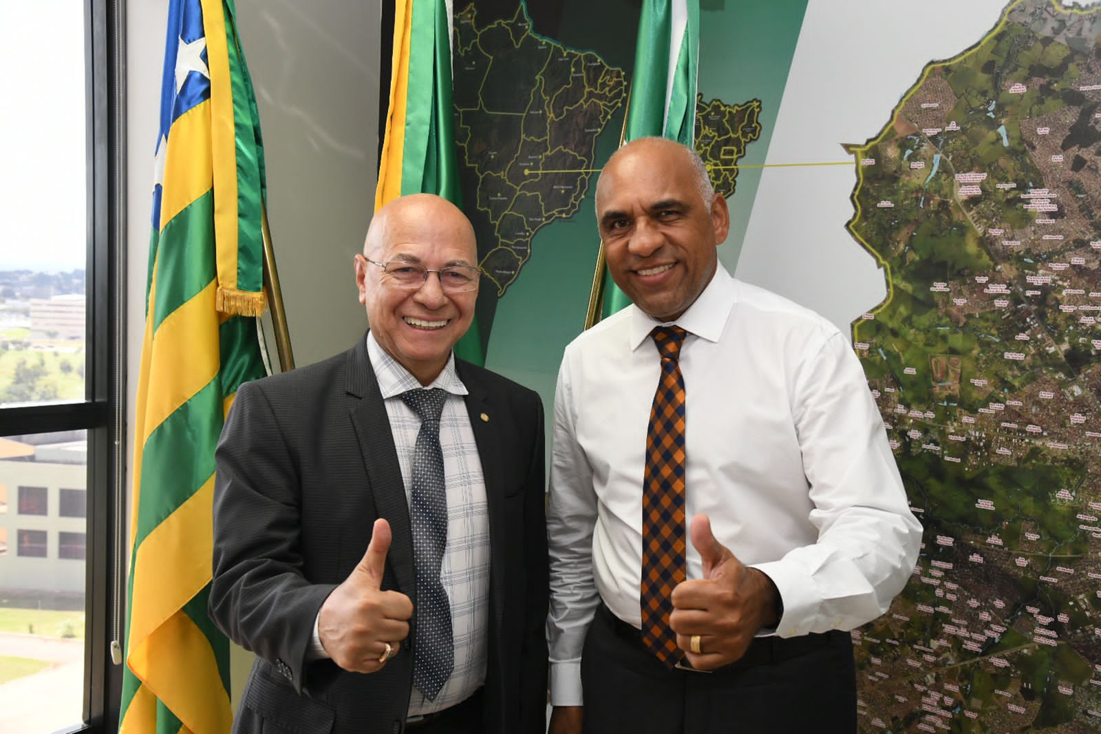 Professor Alcides se aconselha com Rogério Cruz: planejando a campanha para Aparecida de Goiânia?