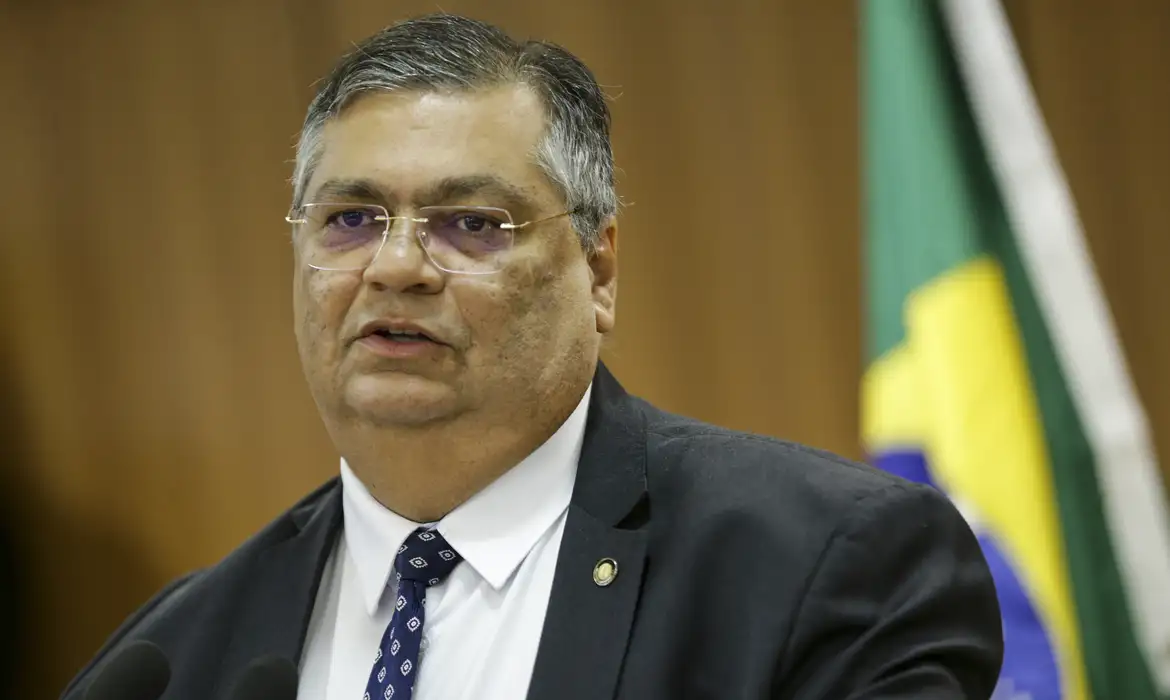 Flávio Dino cita ameaça de parlamentares e deixa de ir à Câmara