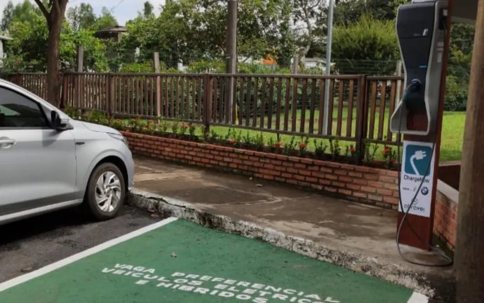 Vereador quer autorizar instalação de postos de recarga de veículos elétricos em Goiânia