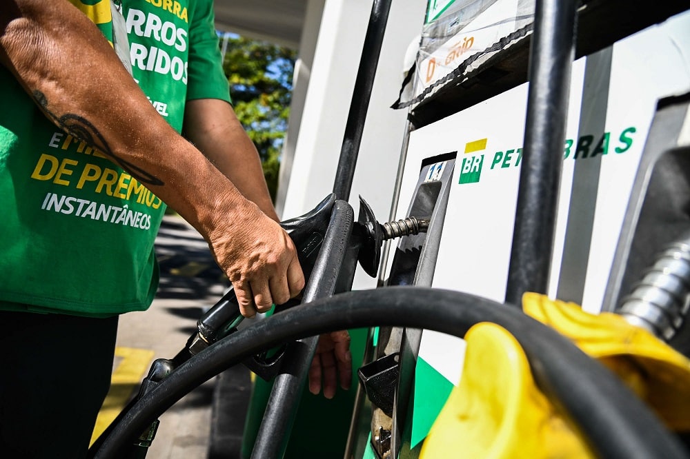 Petrobras anuncia redução de R$ 0,30 no preço do diesel