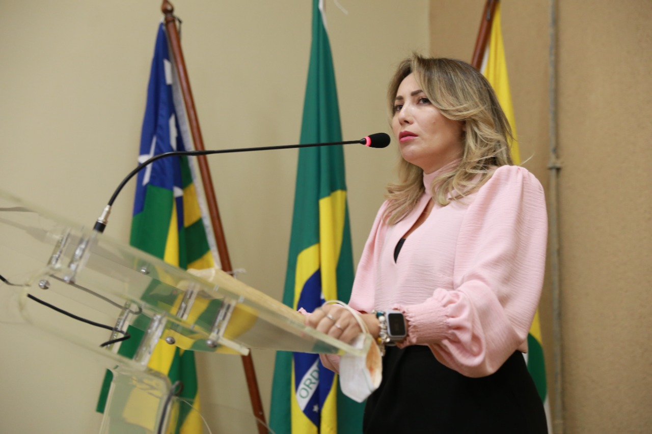 Vereadora Camila Rosa do PSD cogita novos rumos após falta de diálogo com Vanderlan Cardoso