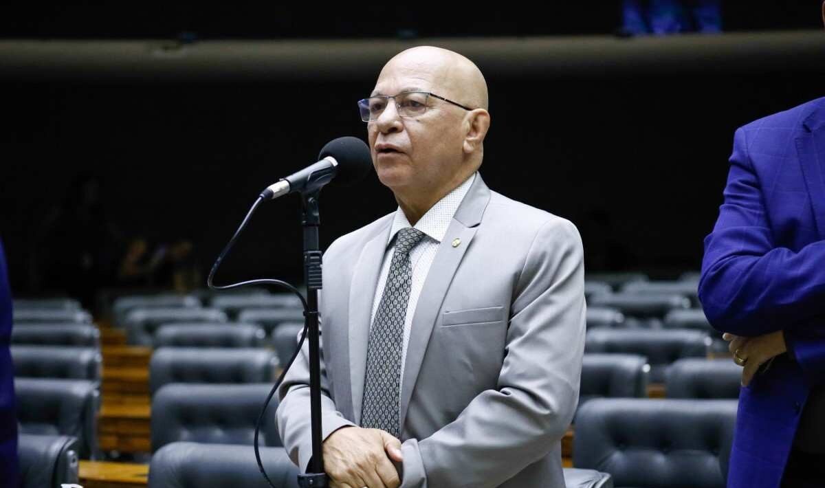 Professor Alcides é um dos deputados mais faltosos da Câmara