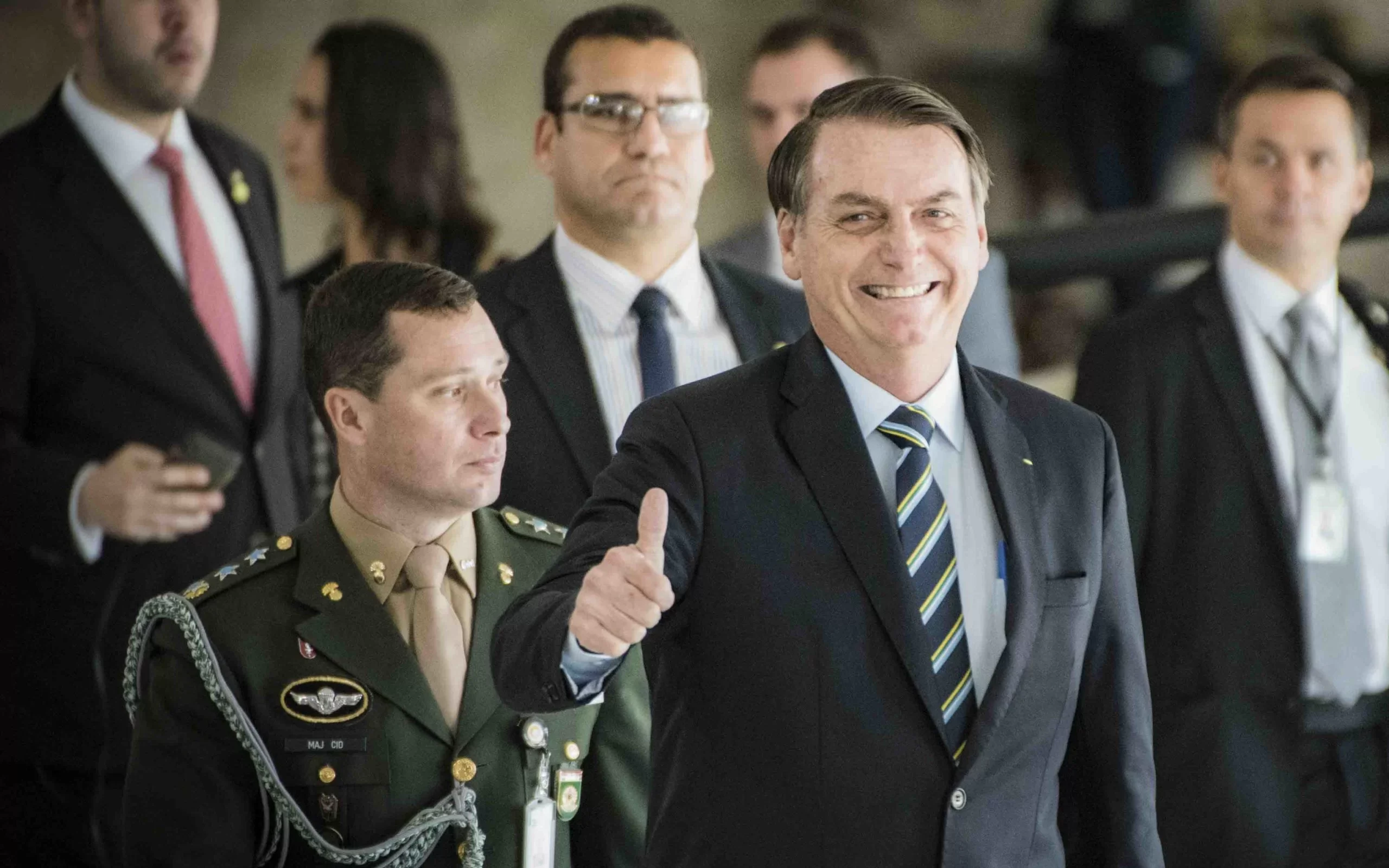 Ordem do STF determina que Bolsonaro entregue passaporte à Justiça