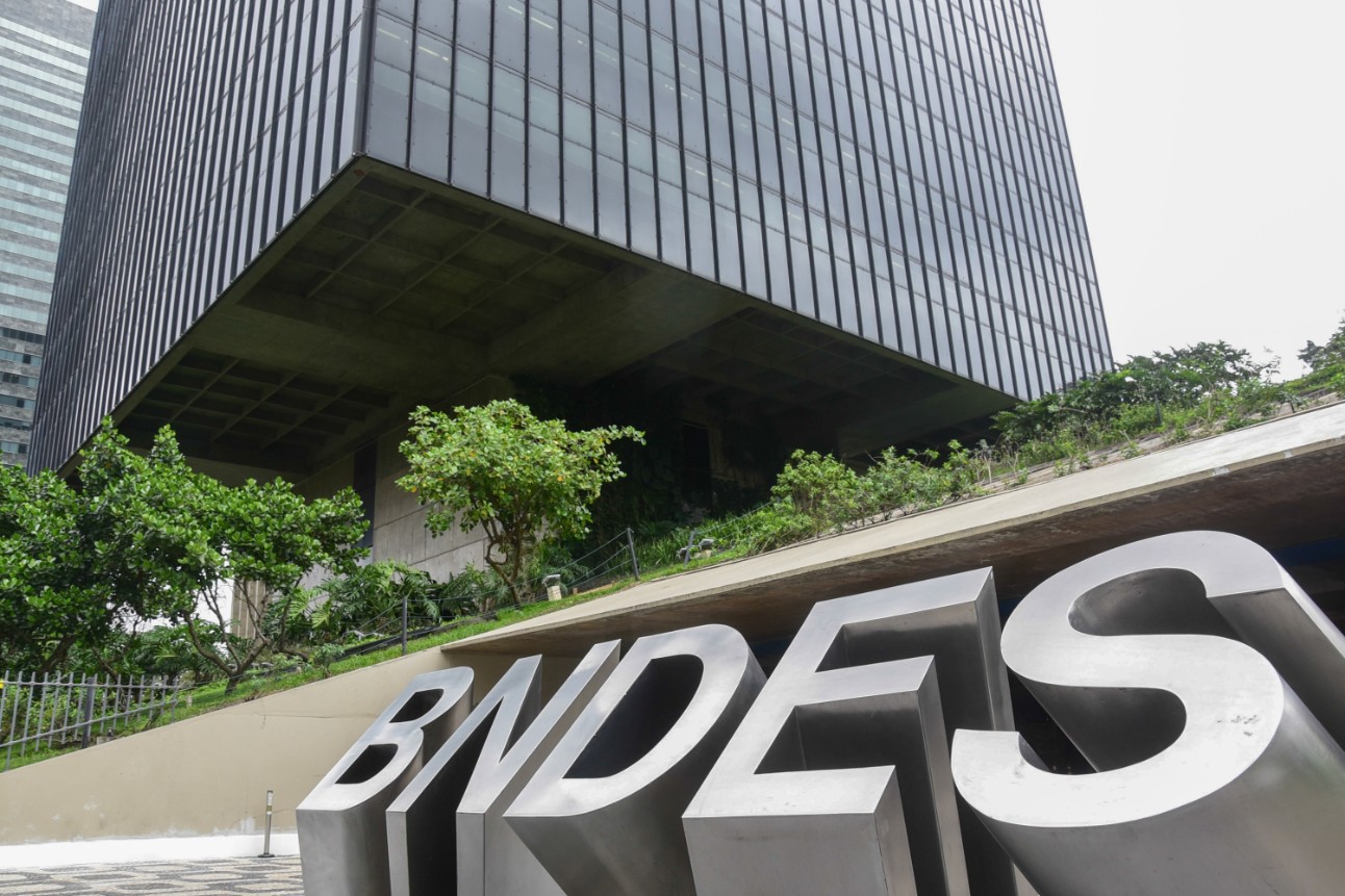 BNDES firma parceria para acelerar descarbonização da economia