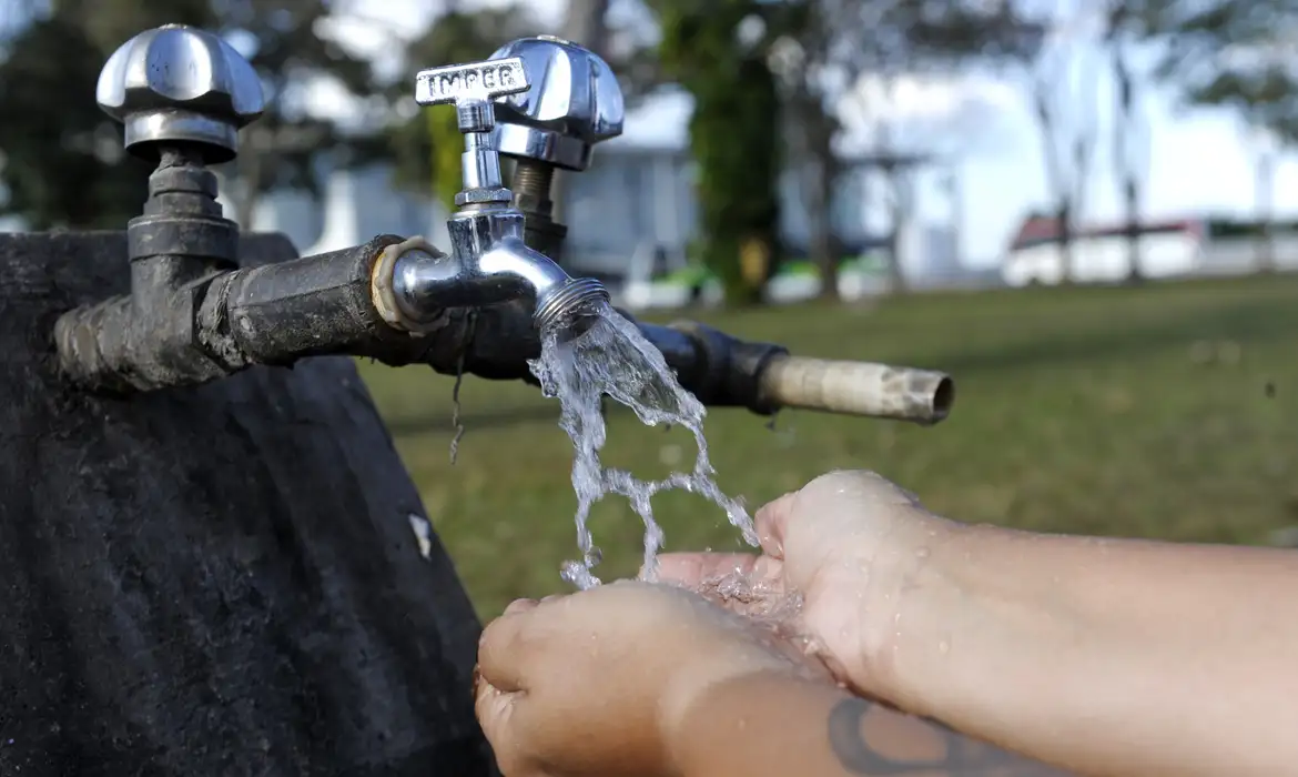 Falta de acesso à água potável atinge 33 milhões de pessoas no Brasil