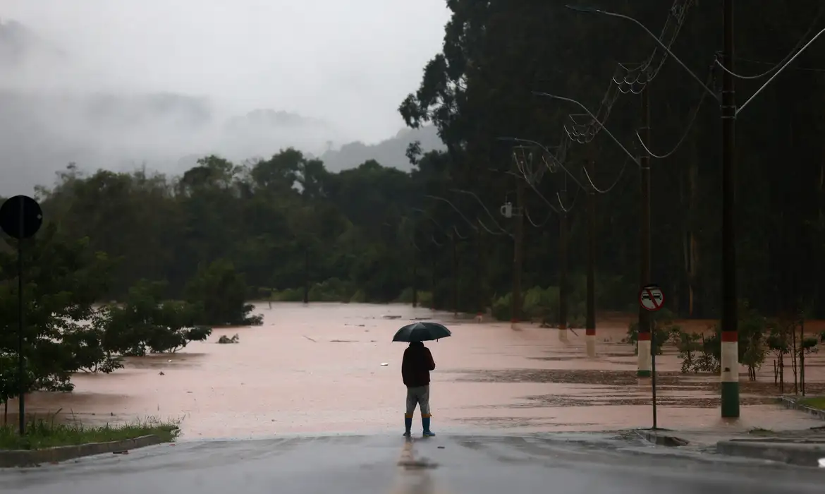 Nível do Guaíba cai 17 cm em Porto Alegre e segue baixando