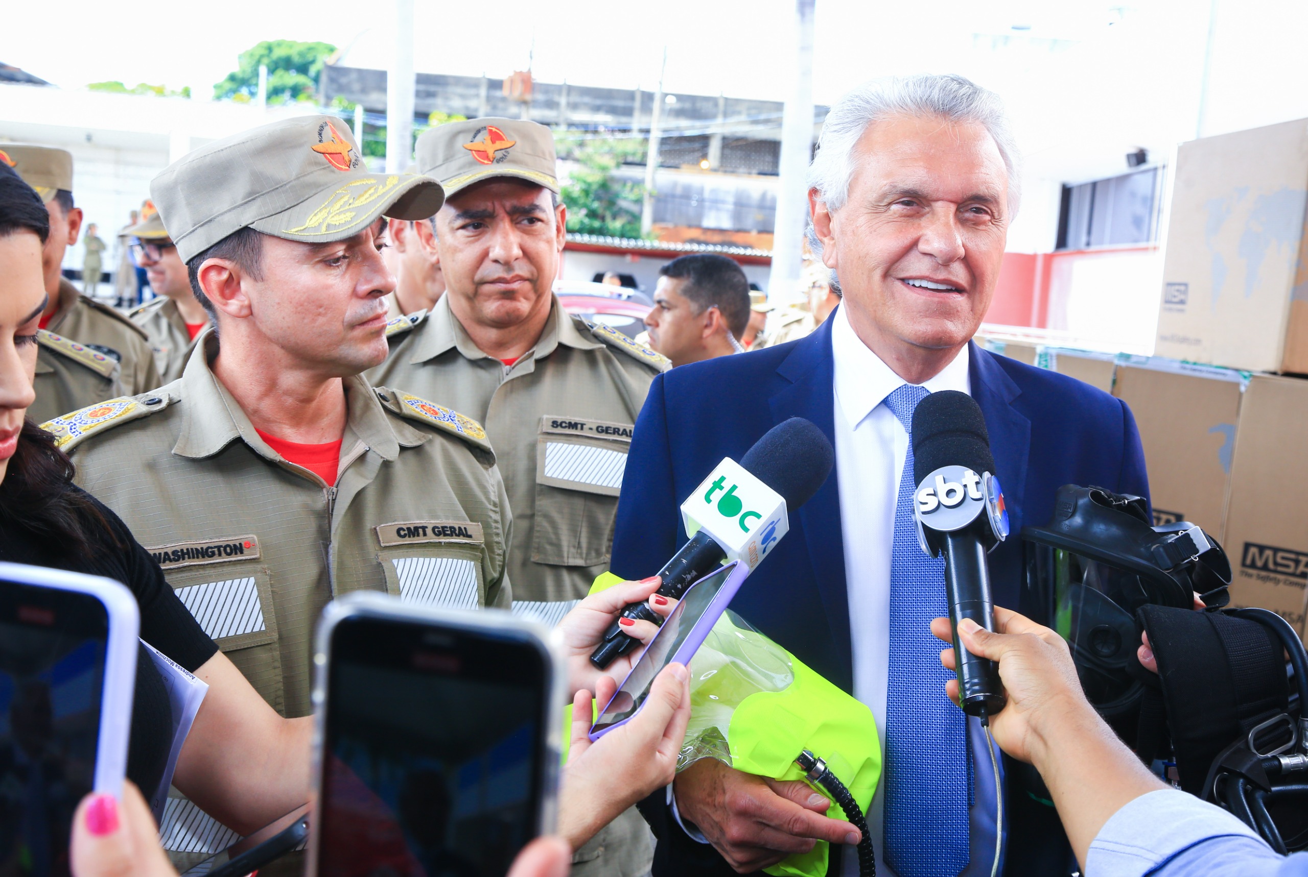 Caiado anuncia promoção de 877 bombeiros militares