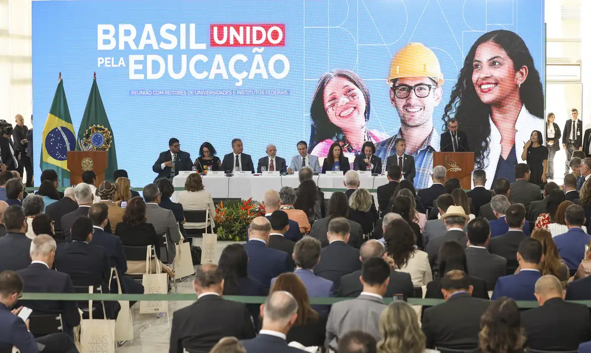 Governo anuncia R$ 5,5 bi para obras e novos campi universitários