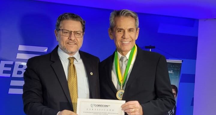 Zé Garrote recebe Medalha do Mérito Econômico