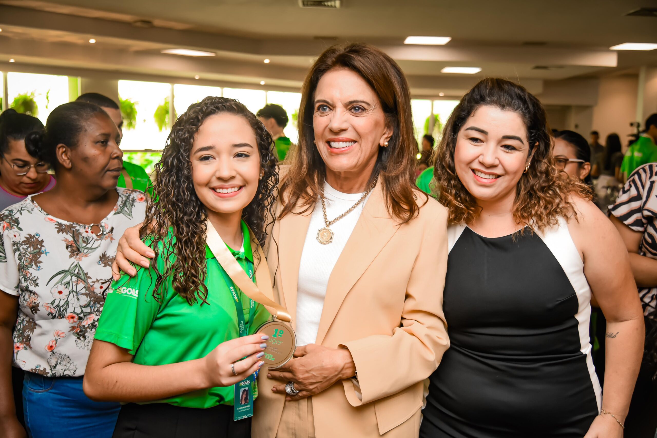 Gracinha Caiado anuncia intercâmbio na Europa a vencedores de desafio de matemática do Aprendiz do Futuro