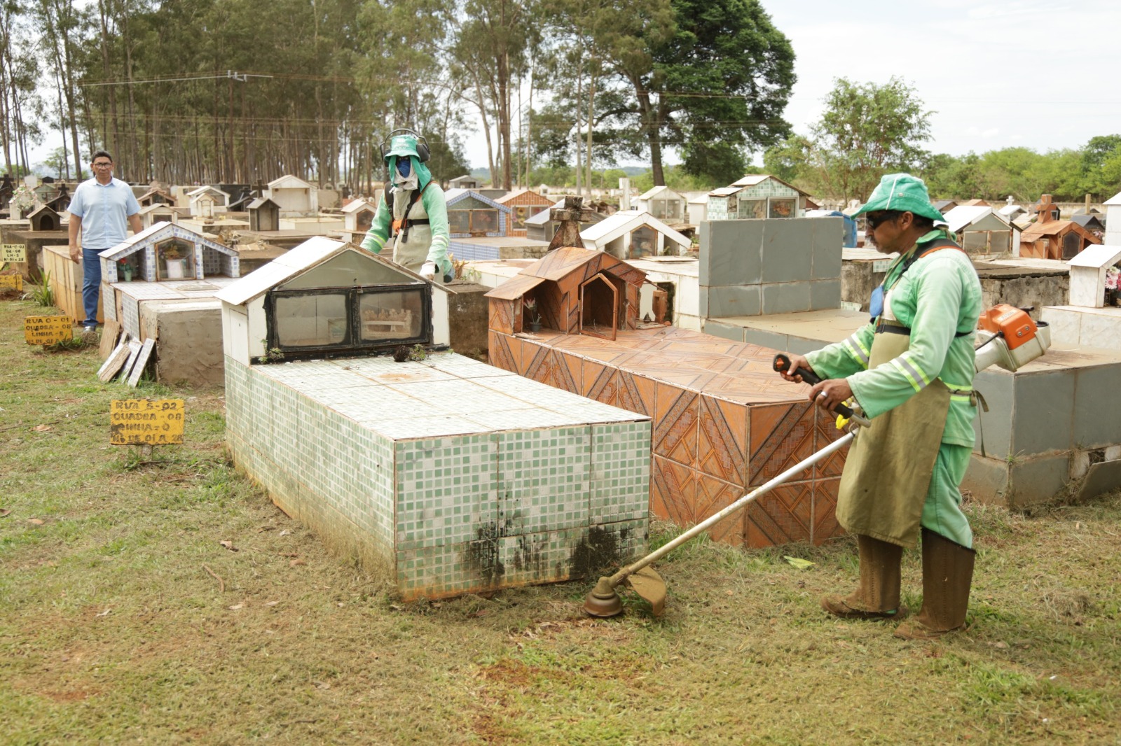 Prefeitura de Aparecida revitaliza cemitérios para o Dia de Finados