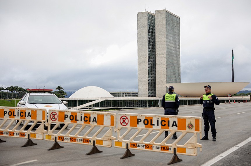 Pacheco e senadores condenam violência e defendem democracia