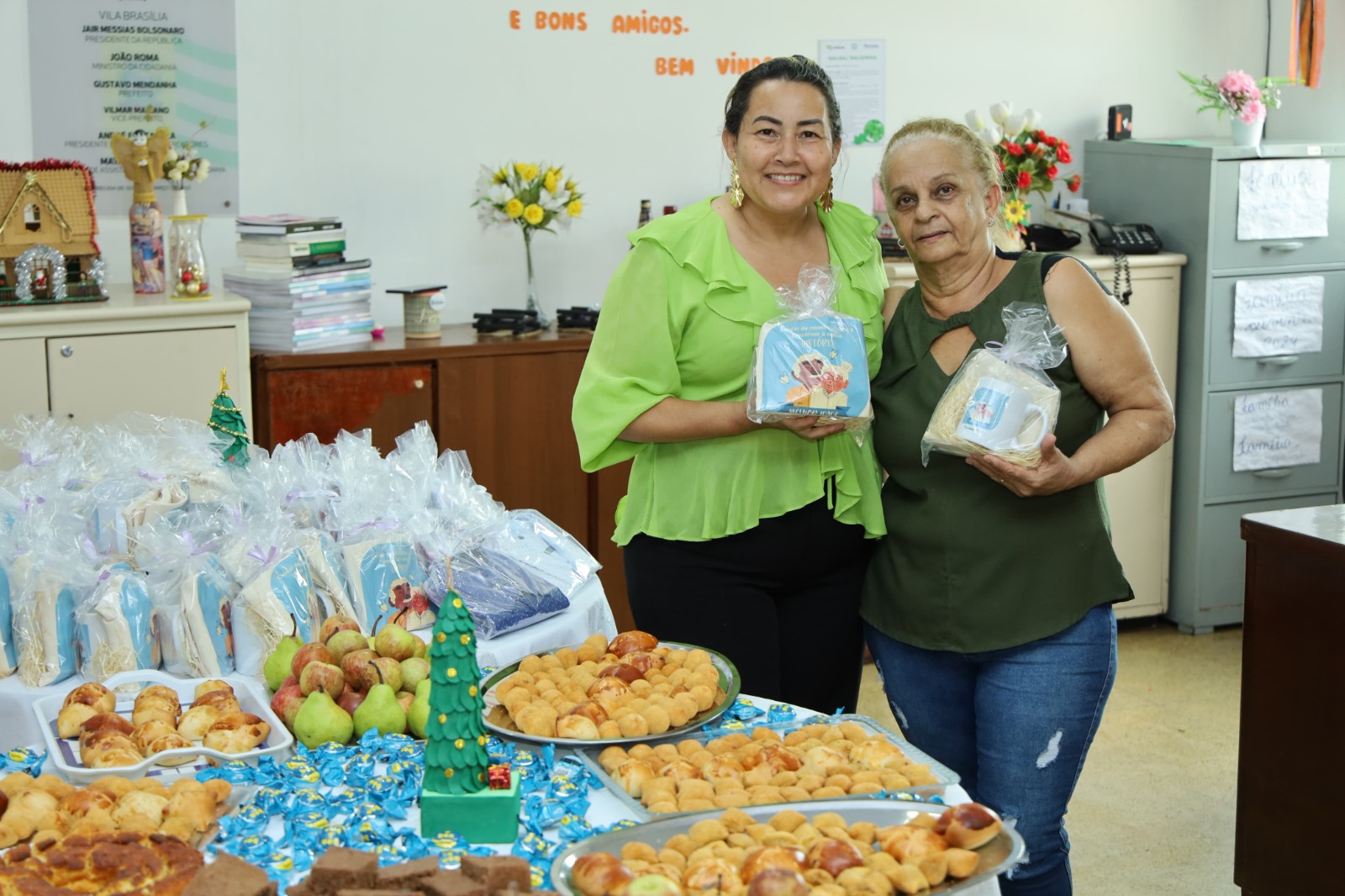 Assistência Social de Aparecida distribui presentes de Natal para crianças e idosos