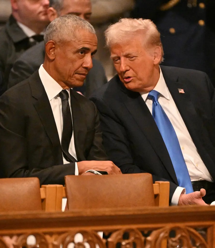 Leitura labial do New York Post capturou frase de Trump a Obama em funeral: