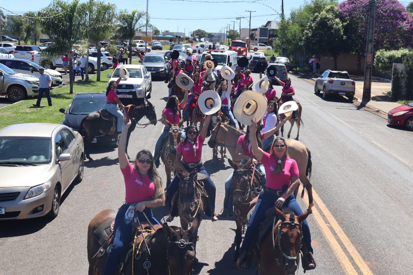 Primeira Cavalgada das Mulheres em Piracanjuba