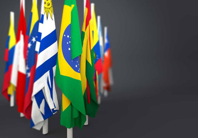 FMI projeta crescimento de 2% para o Brasil em 2025; Argentina lidera entre emergentes