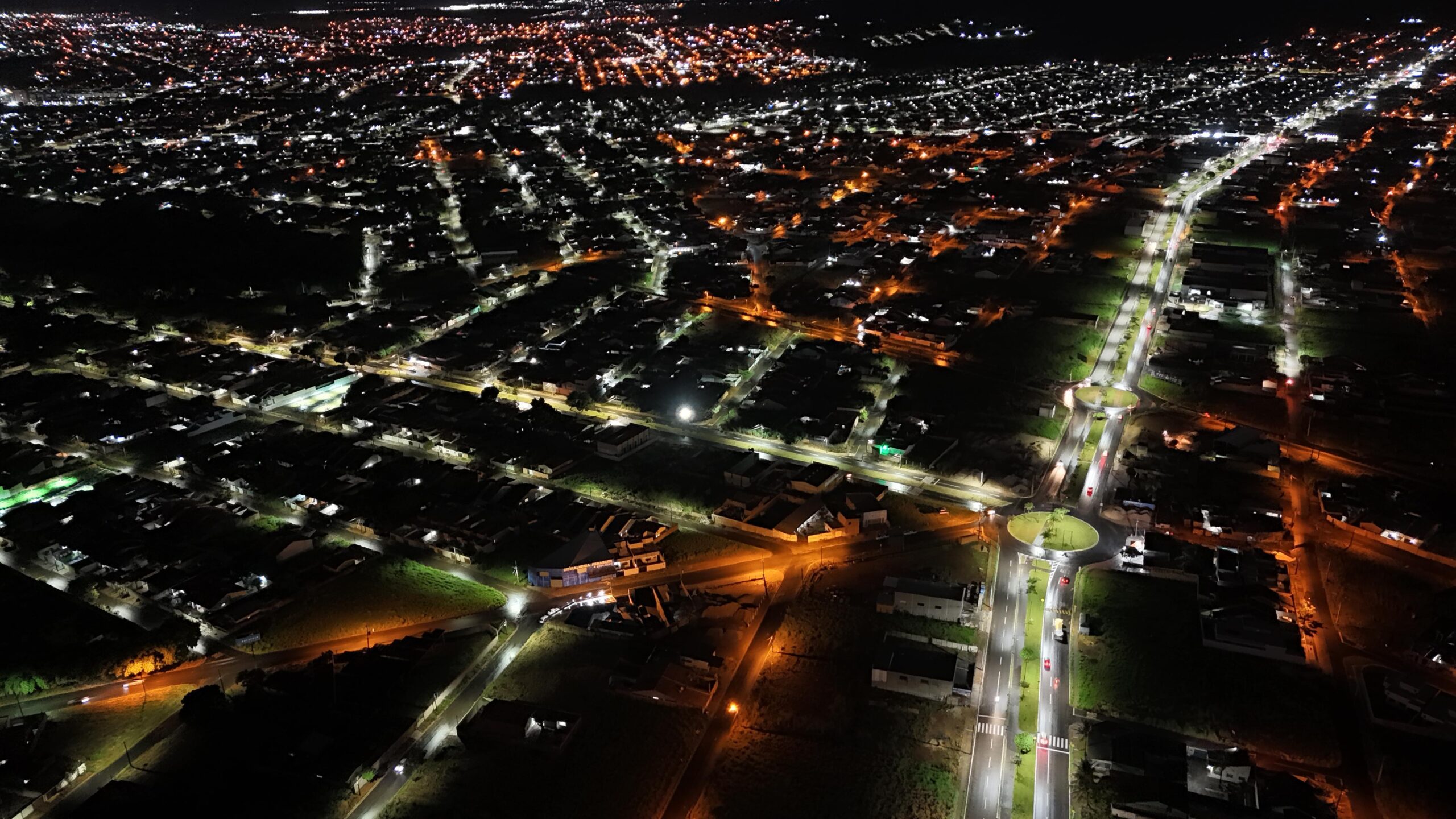 Programa Ilumina Aparecida avança com LED no setor Santa Luzia e acelera modernização na cidade