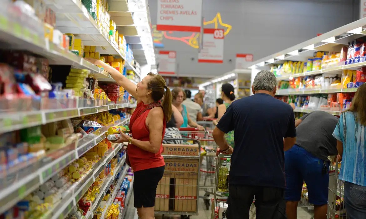 Inflação desacelera pelo segundo mês consecutivo e fecha abril em 0,43%