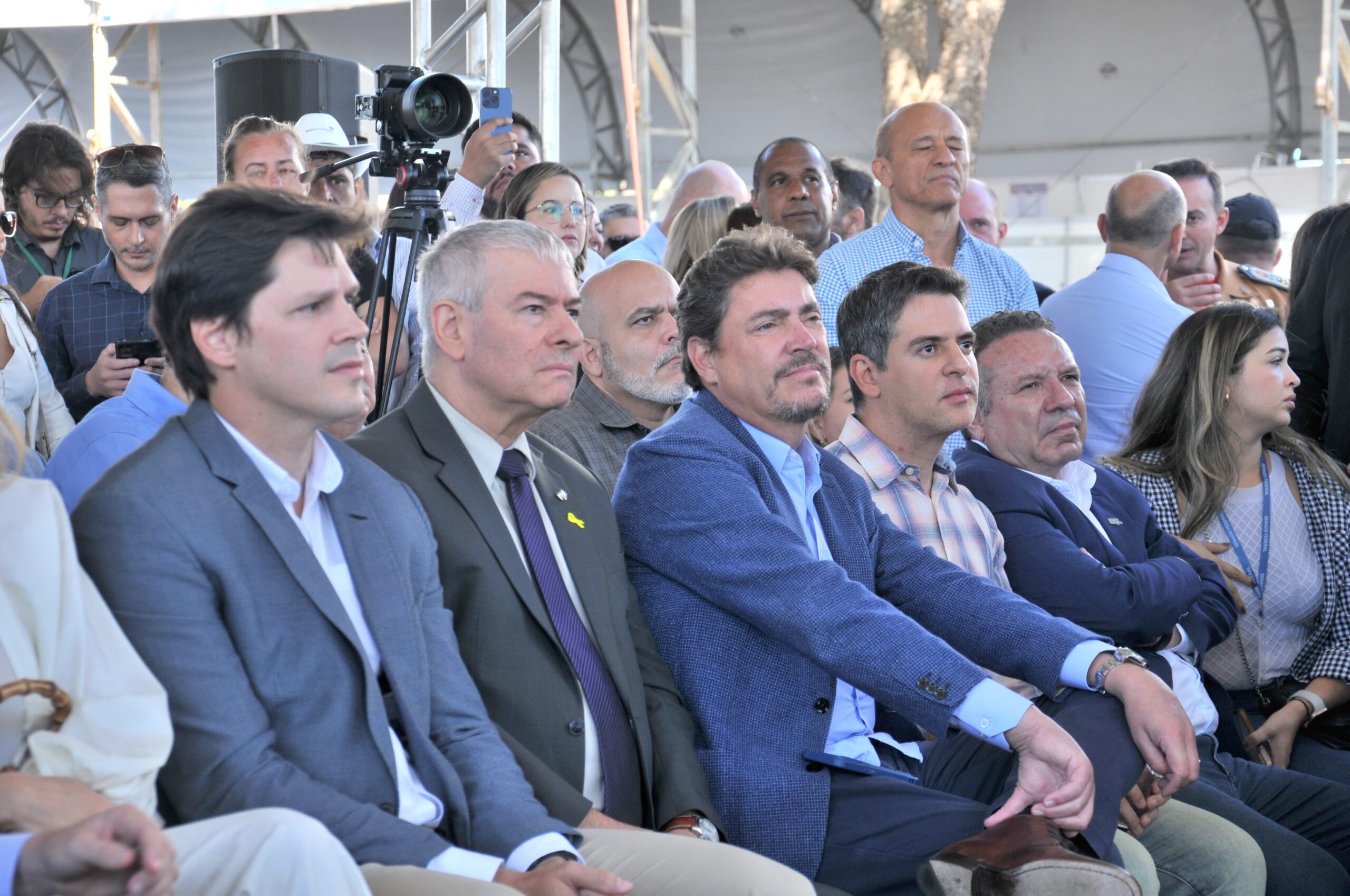 Palanque de 2026: Daniel e Wilder dividem foto em evento do agro em Goiás