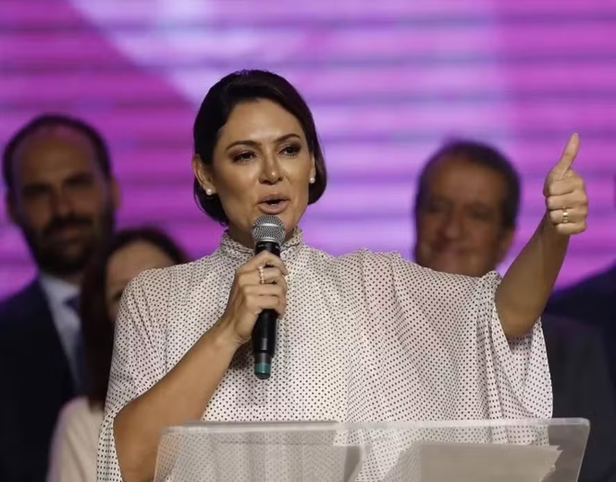 Michelle Bolsonaro muda postura e não descarta candidatura à Presidência contra Lula