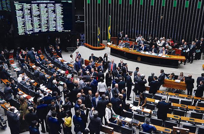 Câmara aprova urgência de projeto que combate descontos indevidos em benefícios do INSS