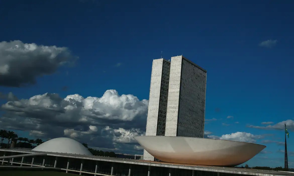 Estudo aponta que bancada da bala tem baixa produção legislativa sobre armas