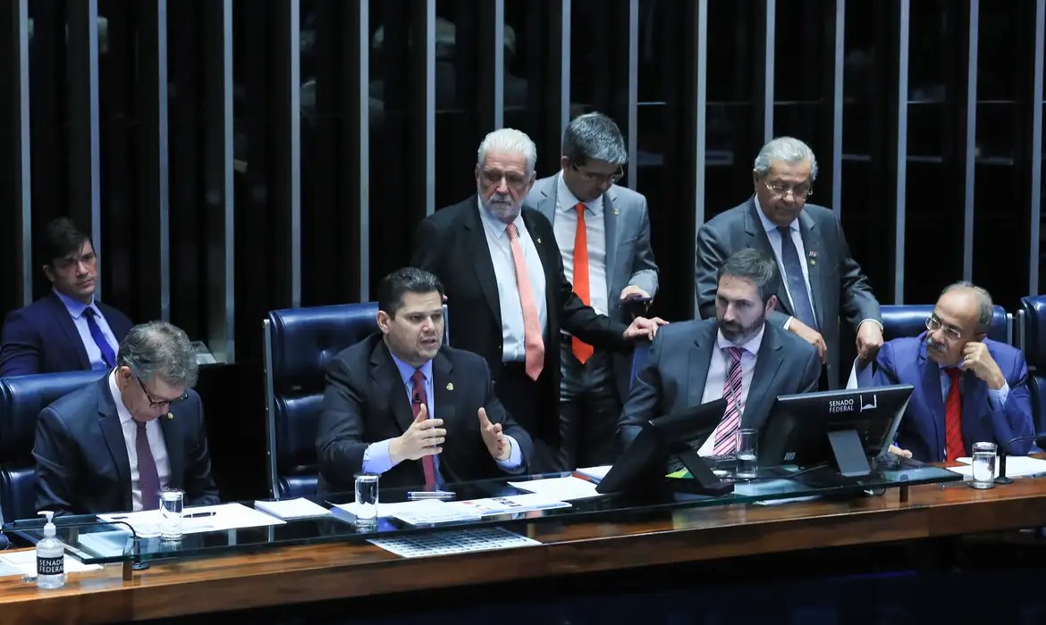 Senado aprova PEC que inclui guardas municipais na segurança pública