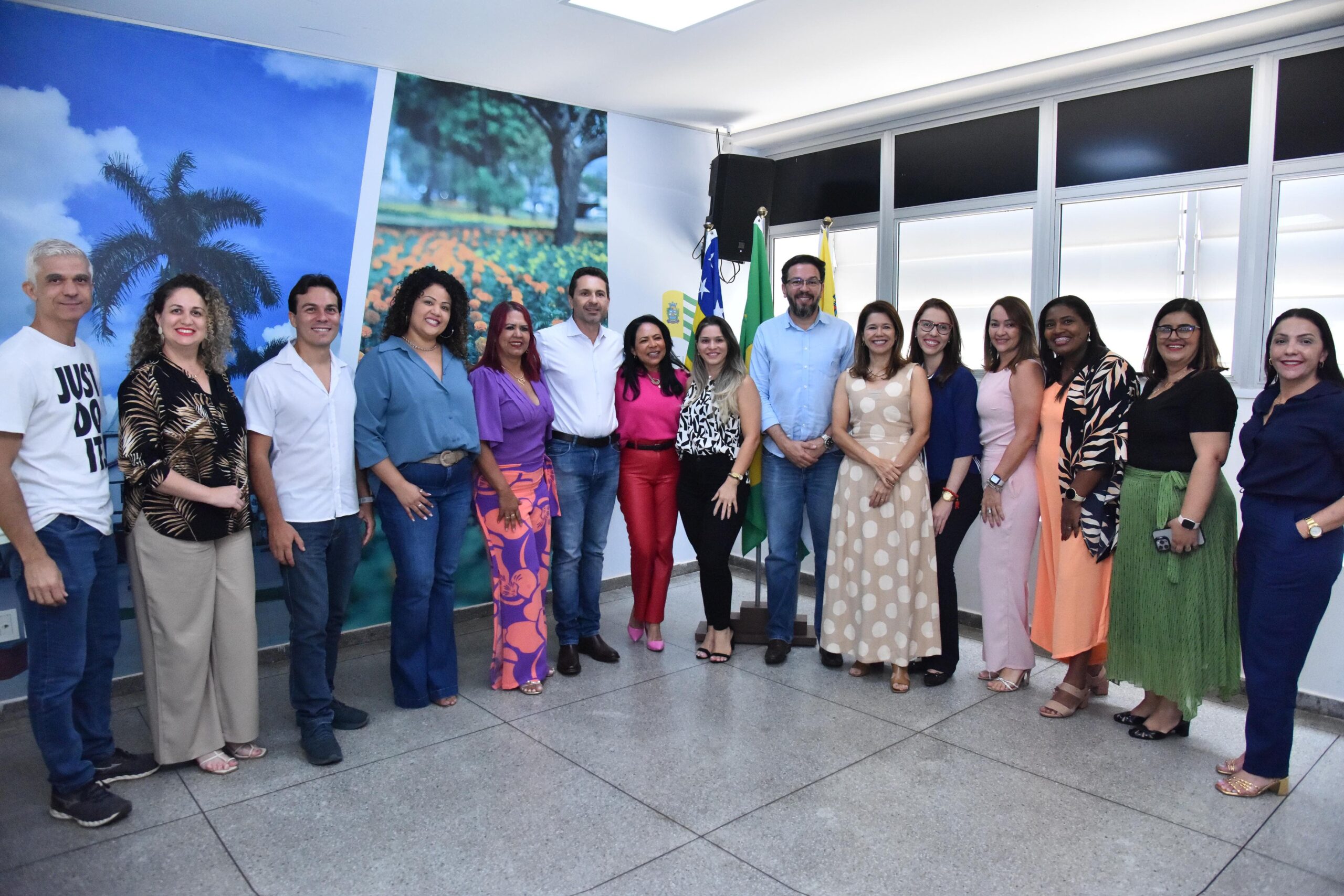 Educação de Aparecida pactua novas metas do AlfaMais para 2025 e comemora 4 escolas premiadas