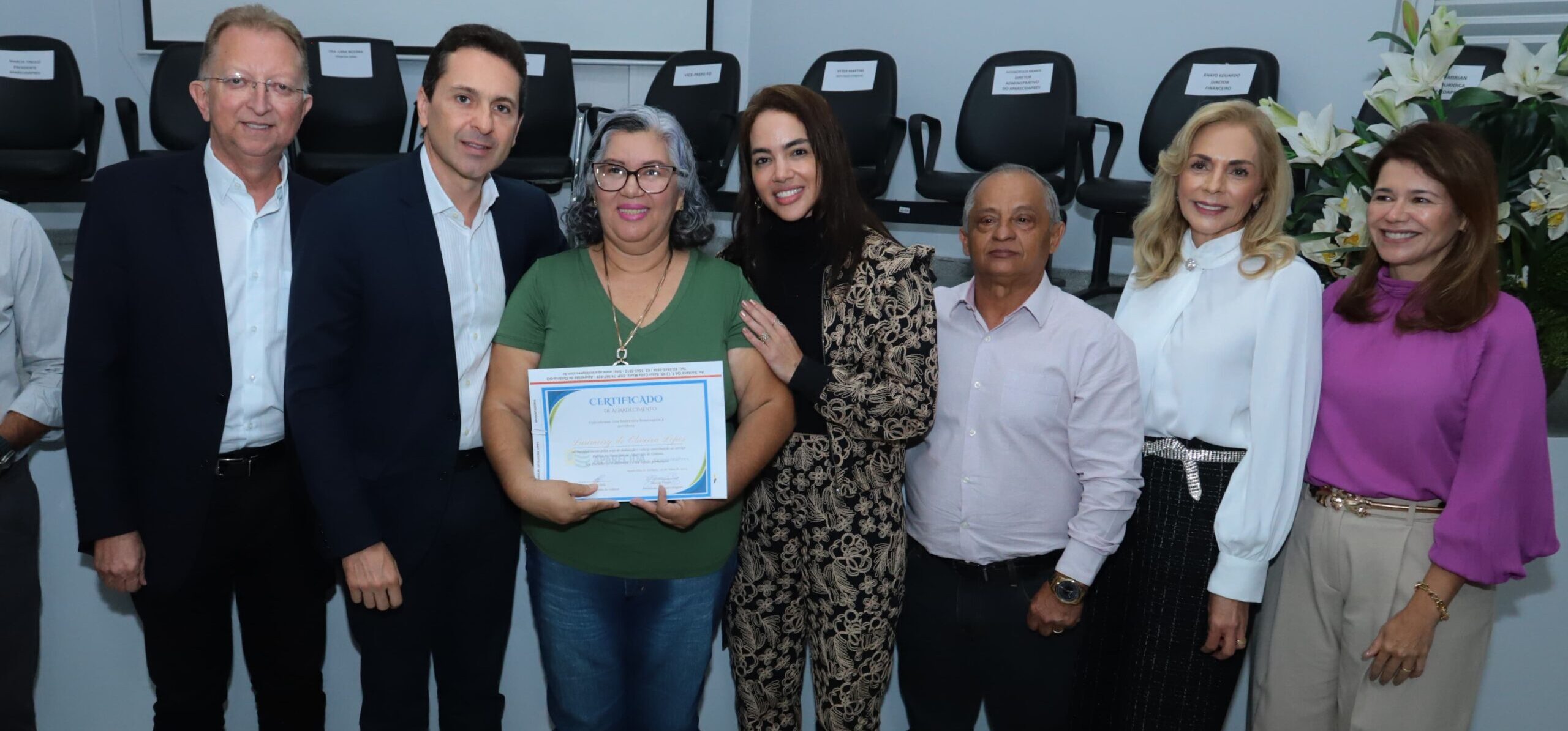 Prefeito Vilela entrega certificados de aposentadoria a 40 servidores em solenidade no AparecidaPrev