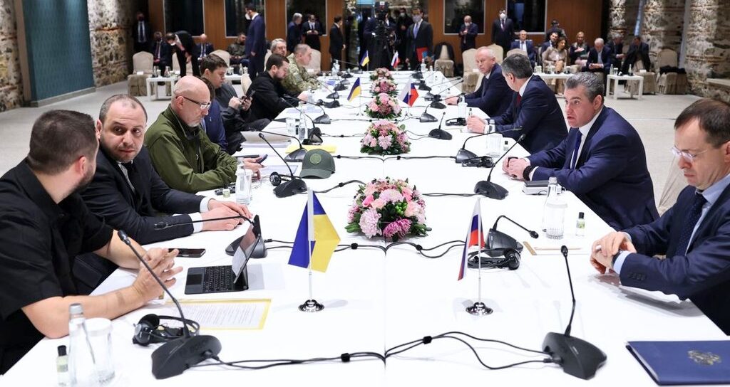 Fracassa reunião em Istambul por cessar-fogo na Ucrânia; Rússia e EUA mantêm impasse