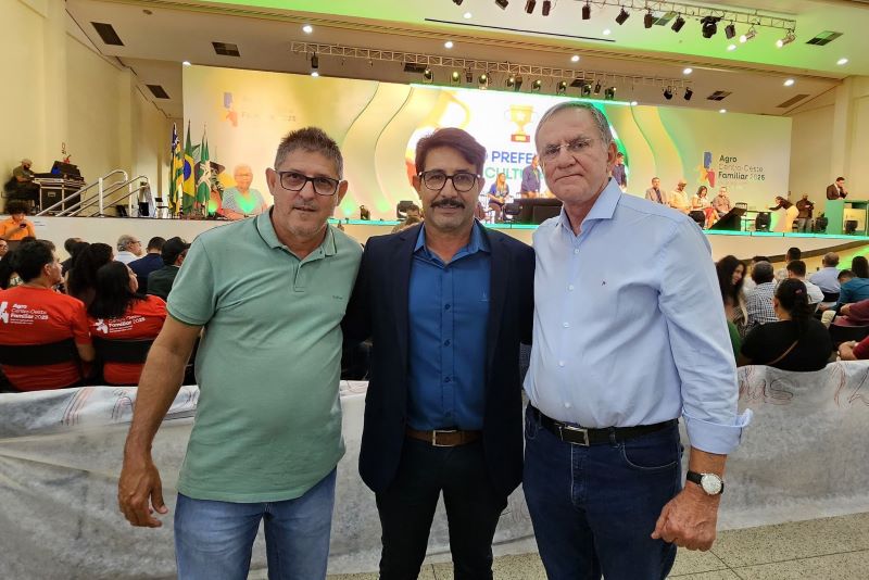 Antônio Gomide reforça apoio à agricultura familiar durante feira em Goiânia