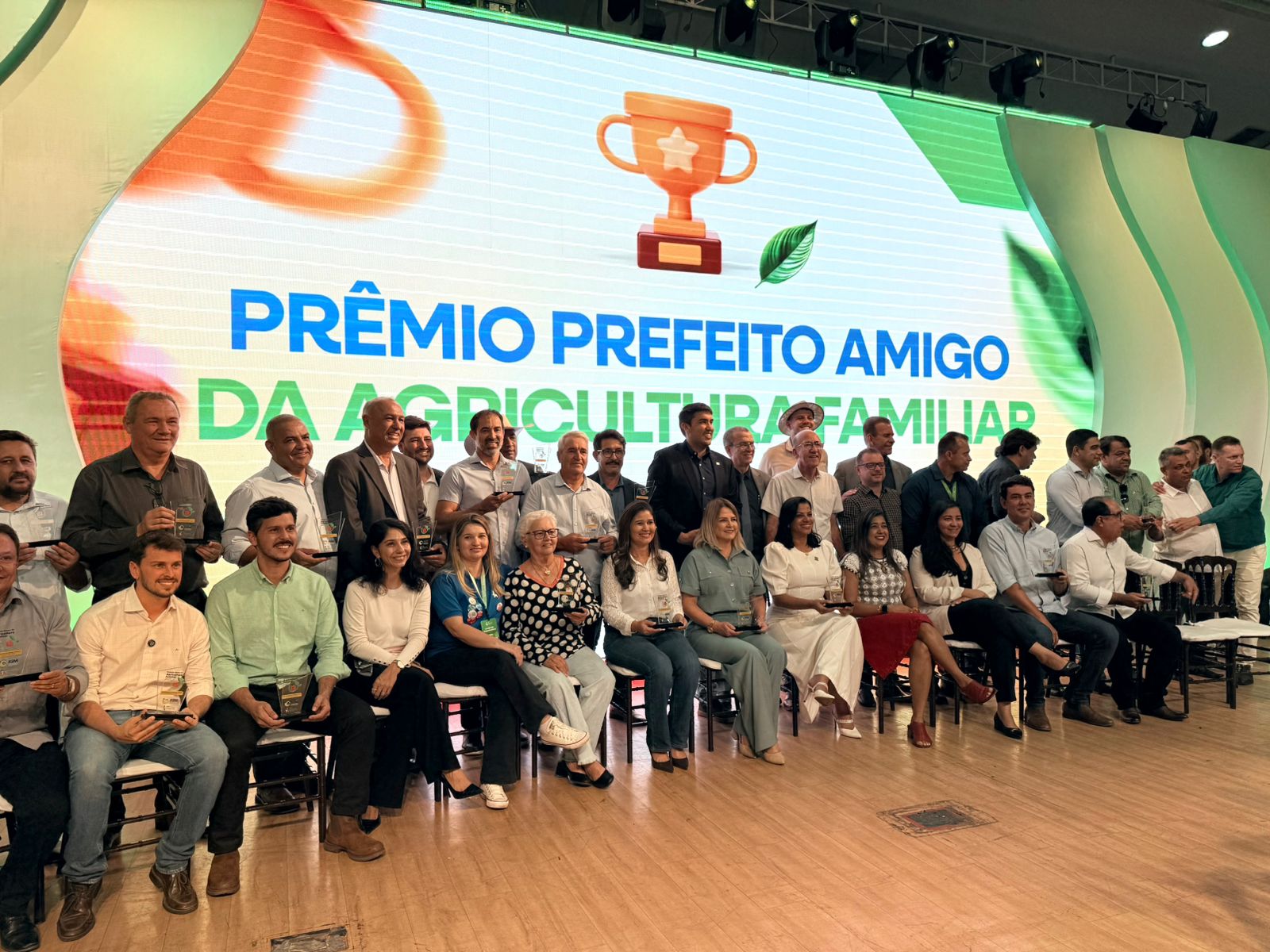 Pellozo é homenageado com o Prêmio Prefeito Amigo da Agricultura Familiar