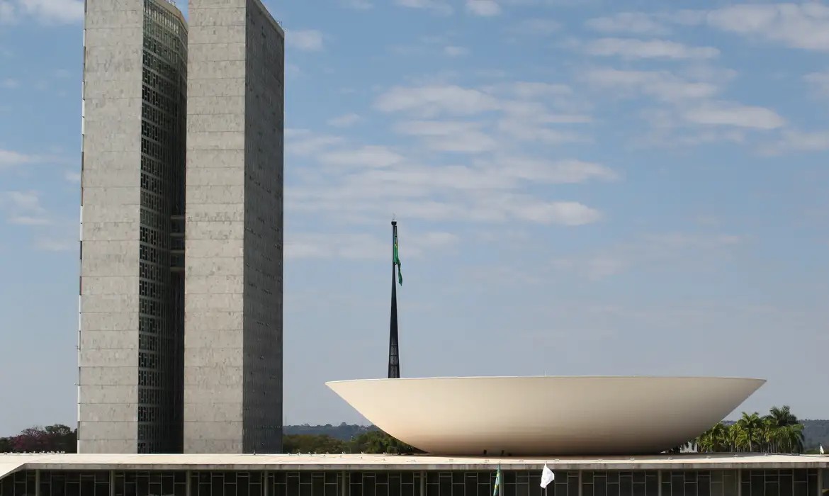 Câmara aprova PL que facilita cancelamento digital da contribuição sindical e revoga trechos da CLT