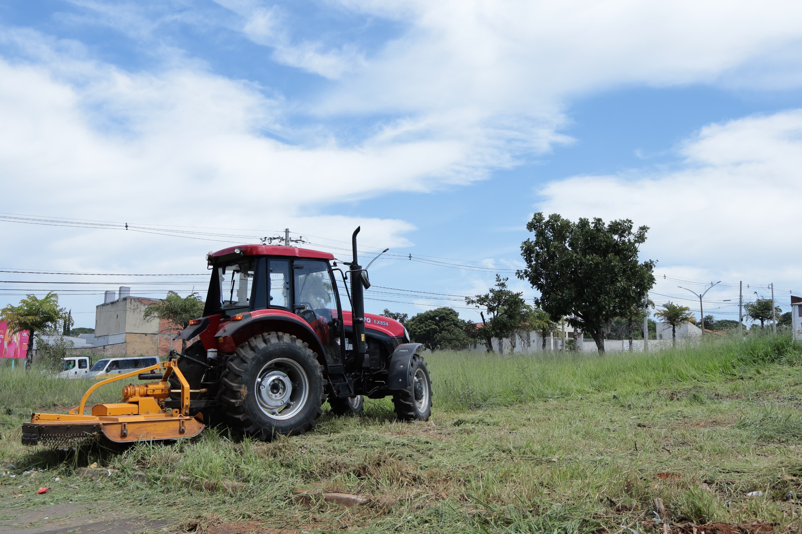 Prefeitura de Aparecida realiza força-tarefa de limpeza na região do setor Madre Germana nesta sexta, 13