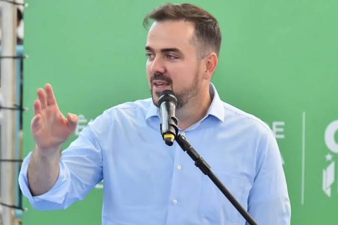 Mendanha troca MDB pelo PSD e mira vaga ao Senado em 2026