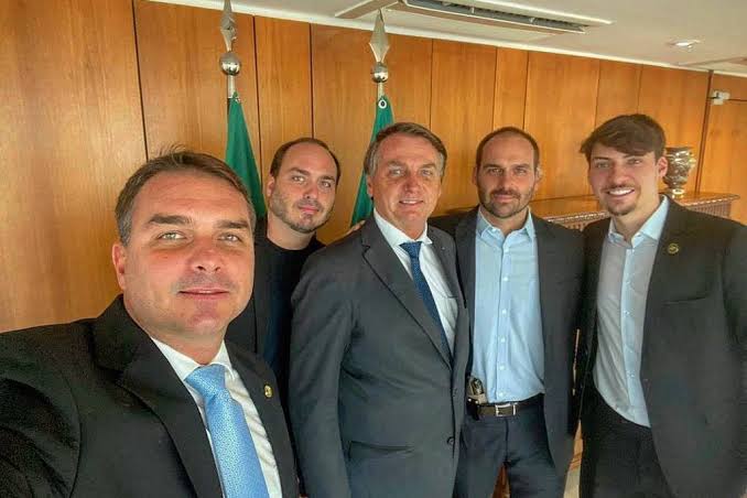 Clã Bolsonaro mira o Congresso em 2026: plano para ocupar o Senado avança, mesmo com Bolsonaro inelegível