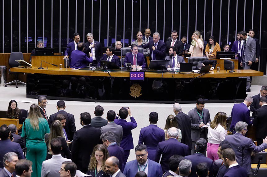 Senado pode votar terça (17) projeto que amplia número de vagas na Câmara