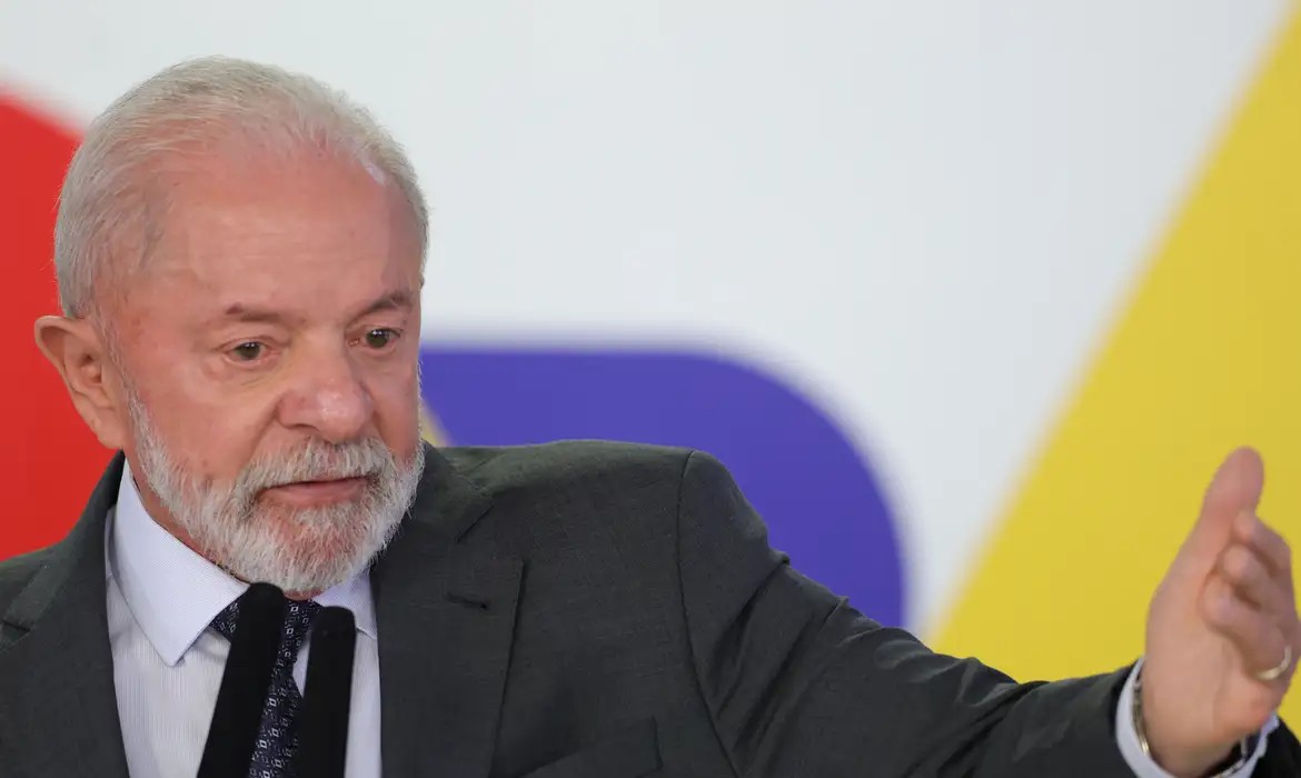 Lula diz que o mundo ainda depende do petróleo e defende exploração com responsabilidade