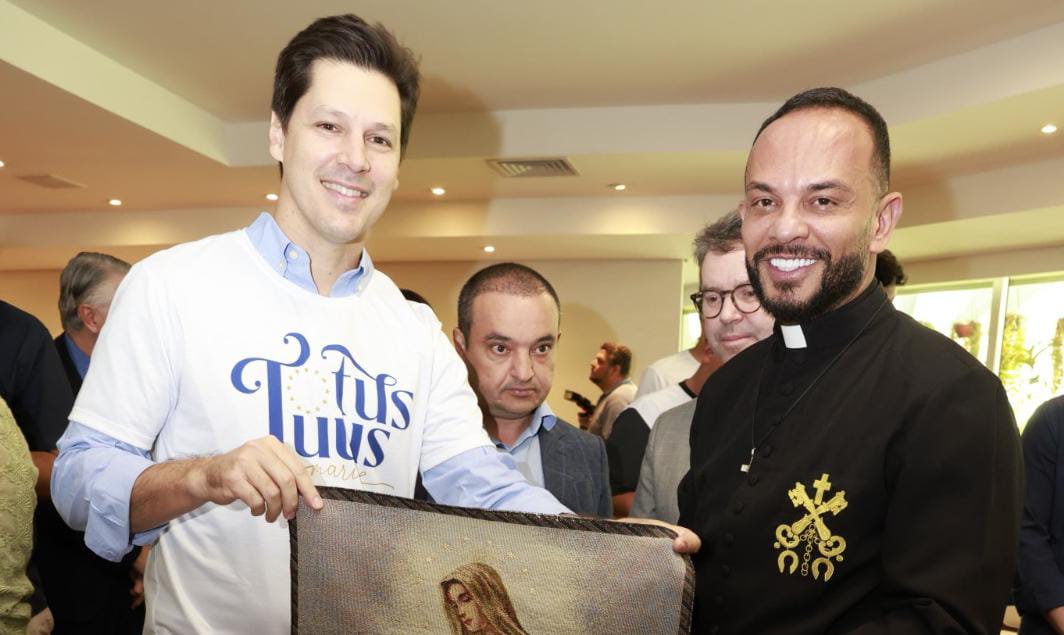 Ao receber imagem peregrina Nossa Senhora das Graças, Daniel Vilela destaca apoio do governo às tradições religiosas