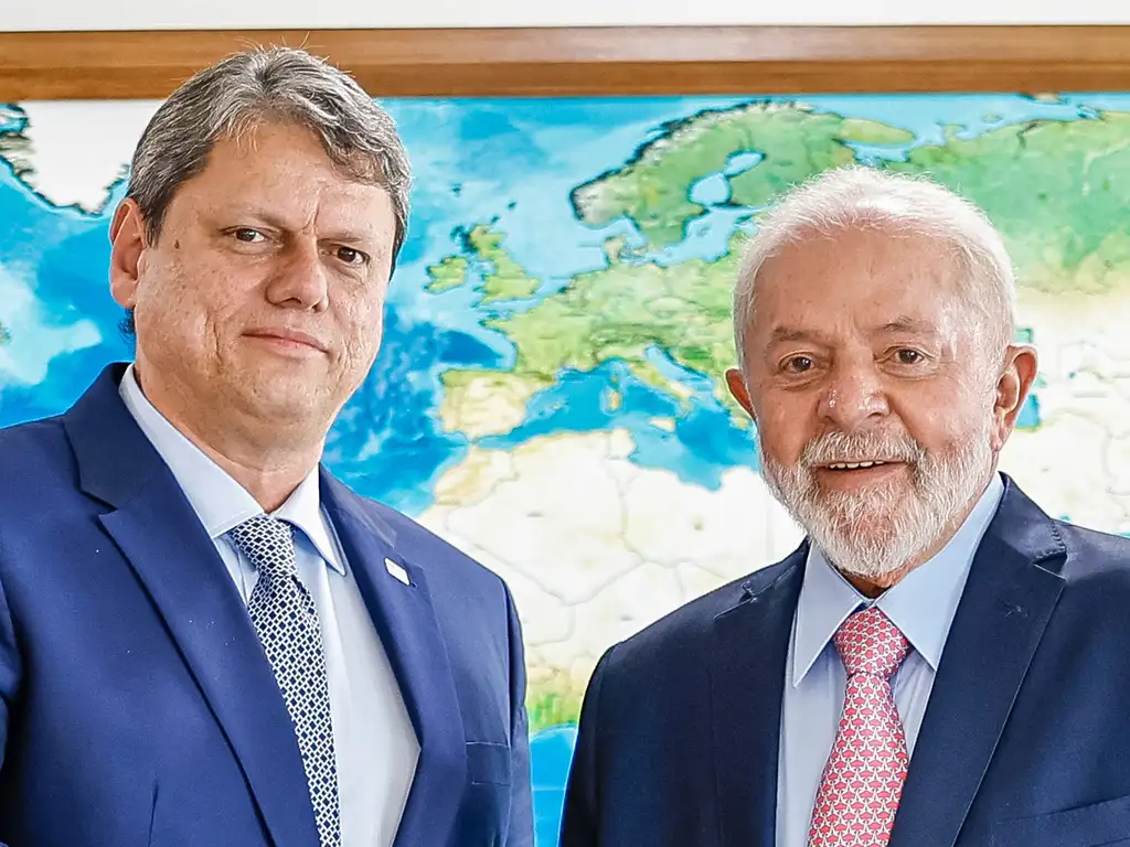 Lula lidera cenário com Tarcísio de Freitas, mas polarização com Bolsonaro ainda domina, aponta pesquisa CNT/MDA